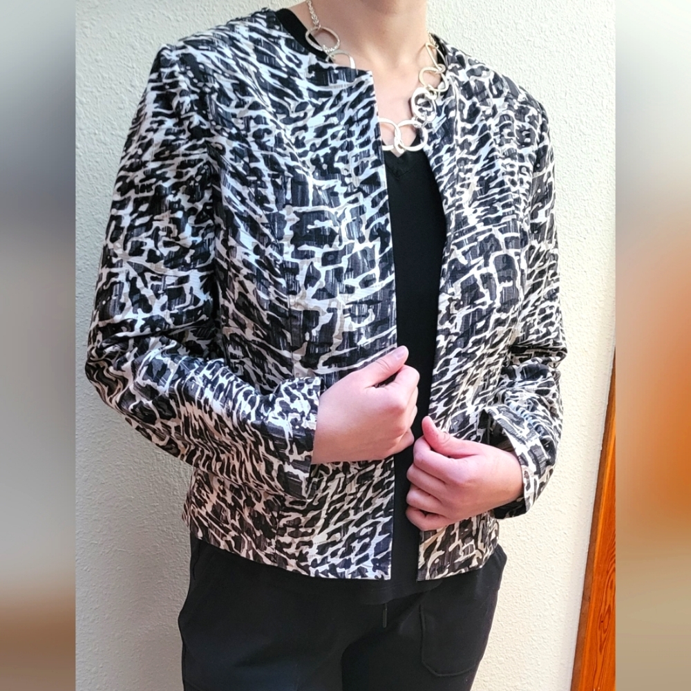 Chico's leopard print lightweight 100% cotton blazer. Size 1.